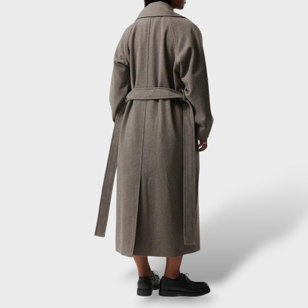 Abrigo largo de lana oversize elegante