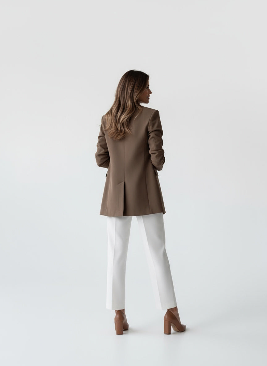 ELARIA | BLAZER ESTRUCTURADA PARA MUJER – REFINAMIENTO CONTEMPORÁNEO Y SILUETA ATEMPORAL