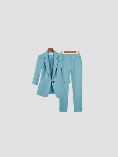 ALDARA | TRAJE DE MUJER | SOFISTICACIÓN Y ESTILO ATEMPORAL