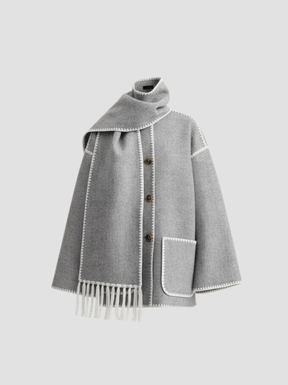 ÉMORINE | CAPE JACKET – SOFISTICACIÓN ATEMPORAL Y CALIDEZ CONTEMPORÁNEA