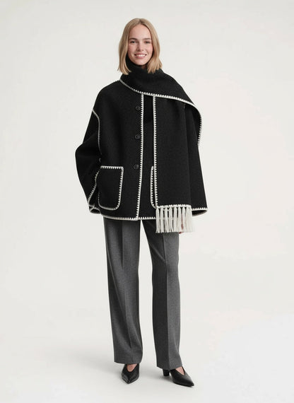 ÉMORINE | CAPE JACKET – SOFISTICACIÓN ATEMPORAL Y CALIDEZ CONTEMPORÁNEA