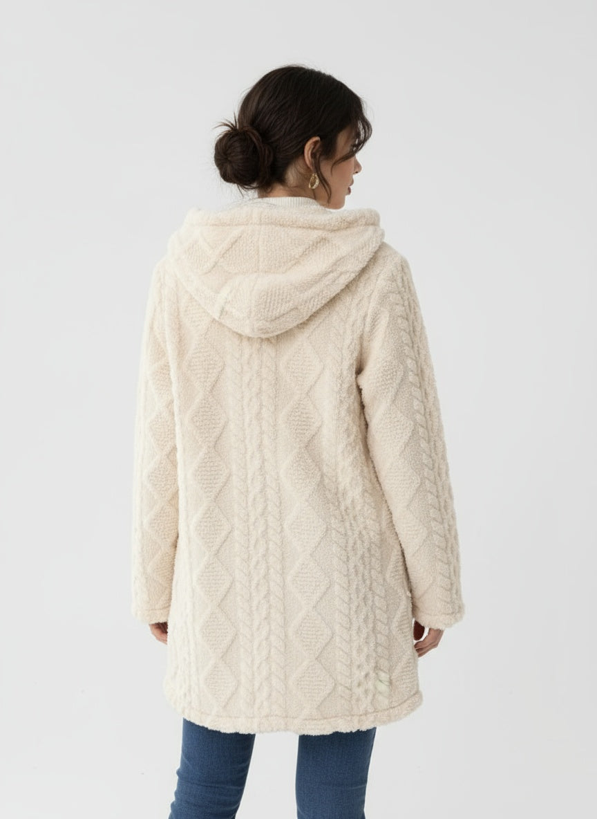 ELUNARA | CHAQUETA DE PUNTO CON CAPUCHA PARA MUJER – CALIDEZ NATURAL Y ENCANTO ARTESANAL