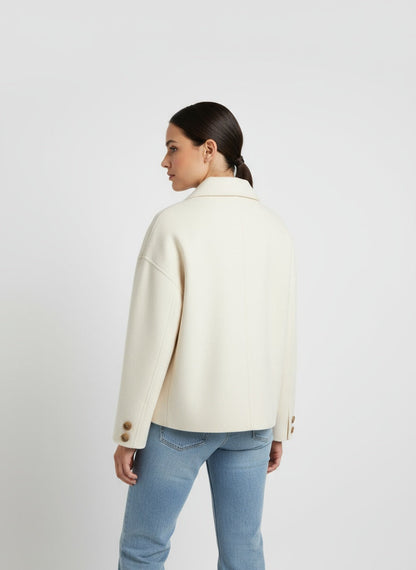 MAURÉLIA | CHAQUETA DE MUJER – SOFISTICACIÓN SUAVE Y ESTILO CONTEMPORÁNEO