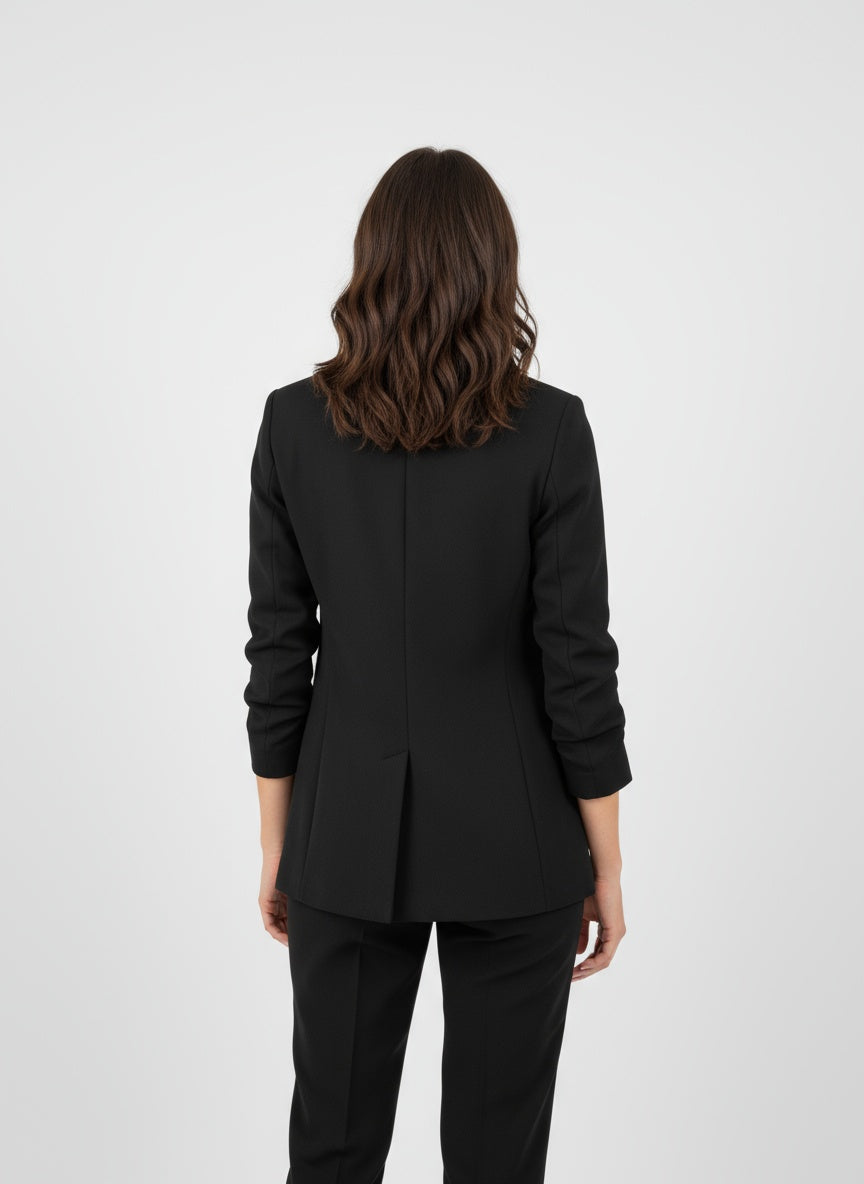 ALDARA | TRAJE DE MUJER | SOFISTICACIÓN Y ESTILO ATEMPORAL