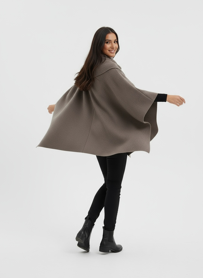 LEOCADIA | CAPA ABRIGO DE LANA | ELEGANCIA FLUIDA Y CALIDEZ ATEMPORAL