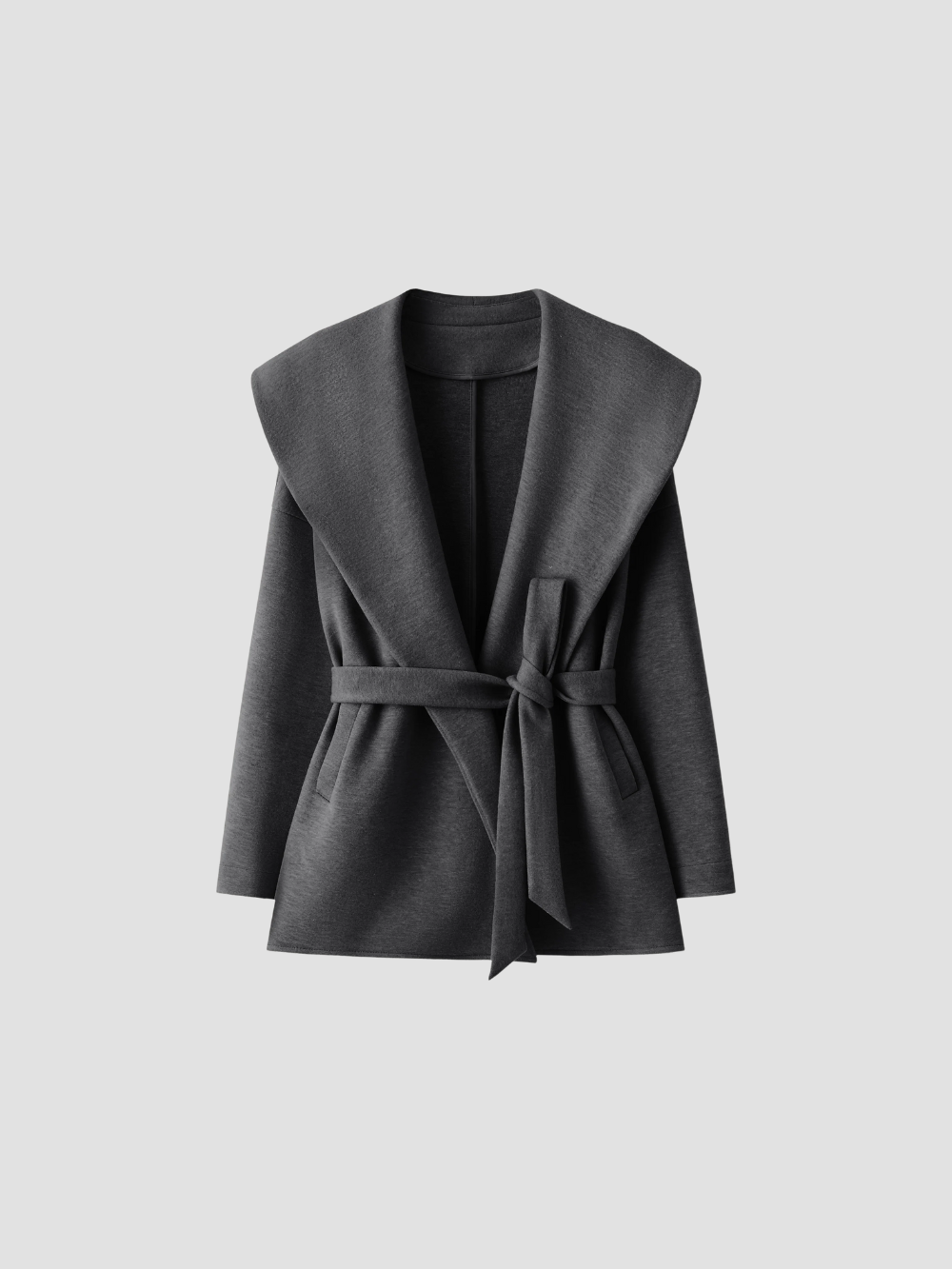 BELTRANA | CHAQUETA CON CINTURÓN Y CUELLO ENVOLVENTE – CALIDEZ SUTIL Y SOFISTICACIÓN NATURAL