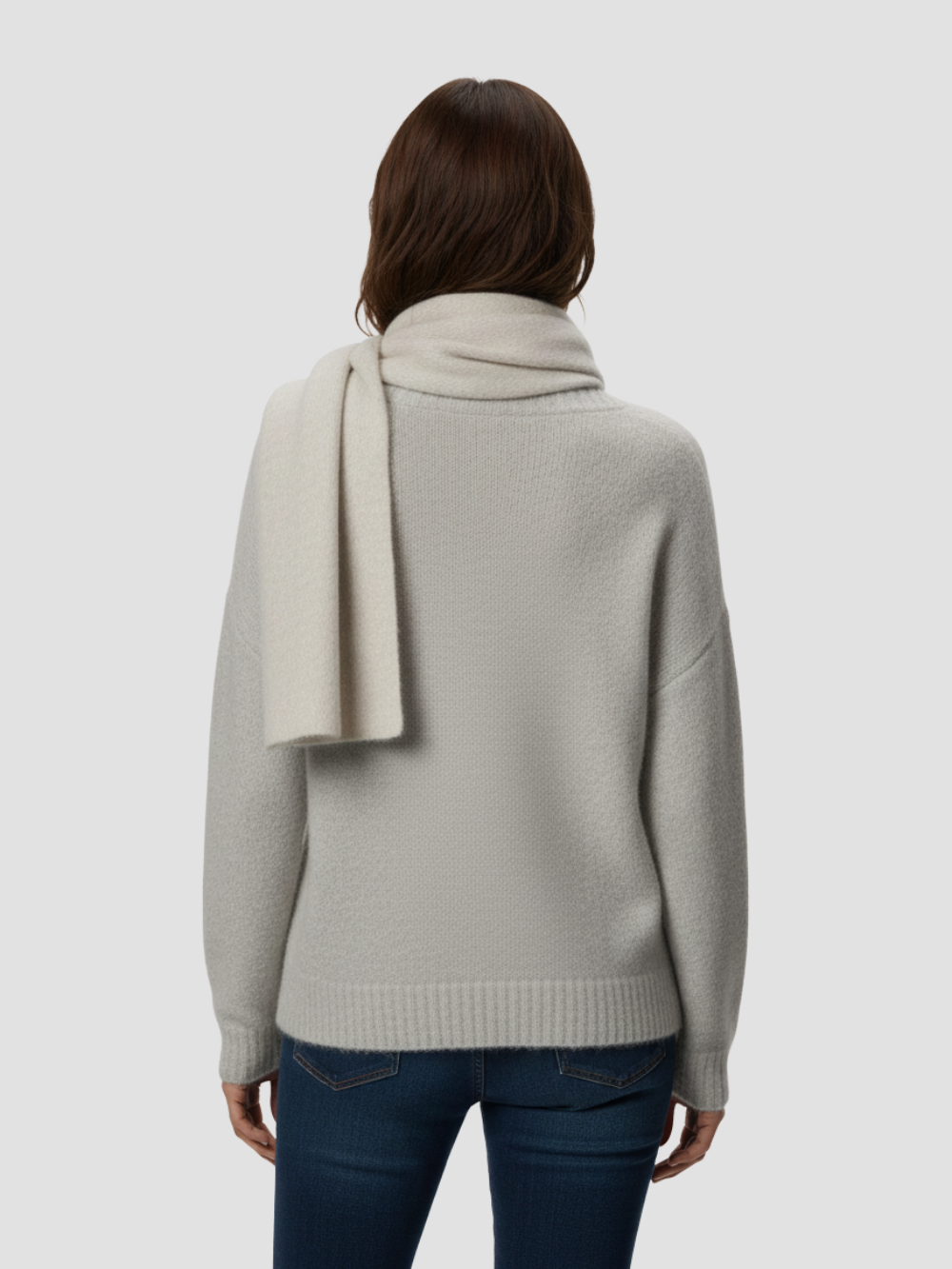 LIRIENNE | JERSEY DE MUJER CON BUFANDA – SOFISTICACIÓN DISCRETA Y MOVIMIENTO NATURAL