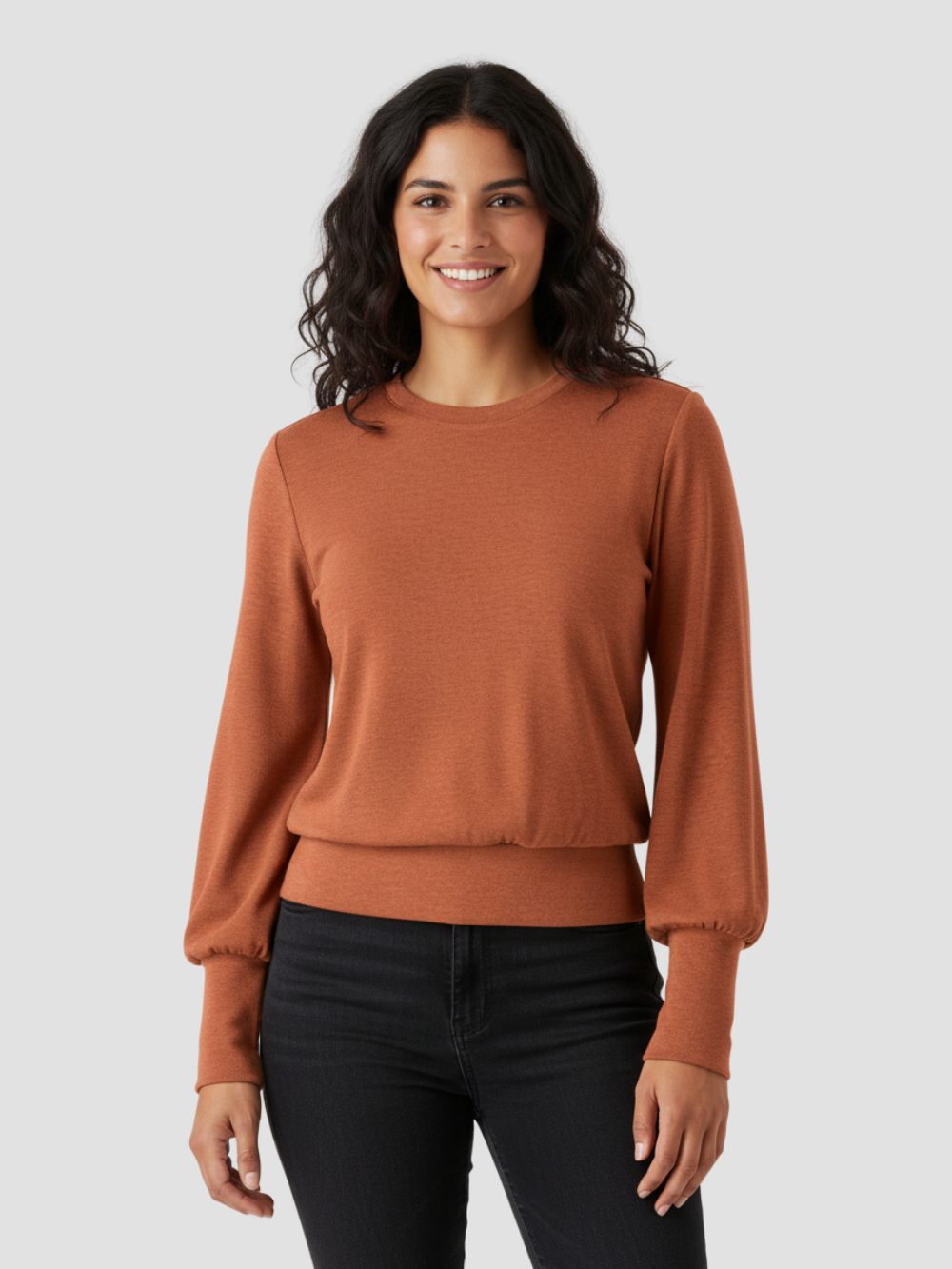 DACIO | TOP DE PUNTO ELÁSTICO CON SOPORTE – LÍNEAS LIMPIAS Y FACILIDAD COTIDIANA