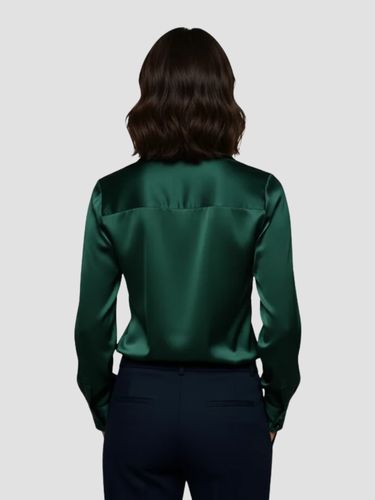 AURELIA | BLUSA DE SATÉN | SOFISTICACIÓN FLUIDA Y ESTILO ATEMPORAL